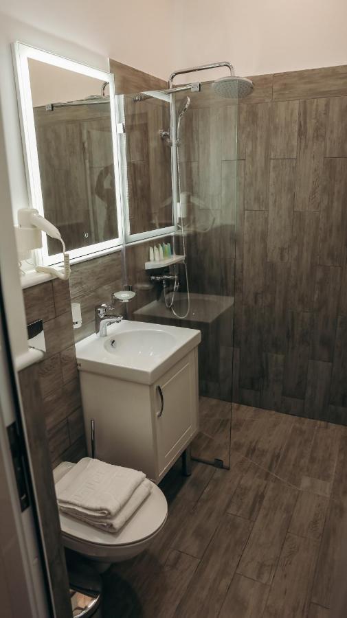7 Boutique Hotel Ust-Kamenogorsk ภายนอก รูปภาพ